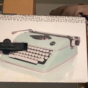 TYPECAST MIN TYPEWRITER - never taken out of the box BRAND NEW